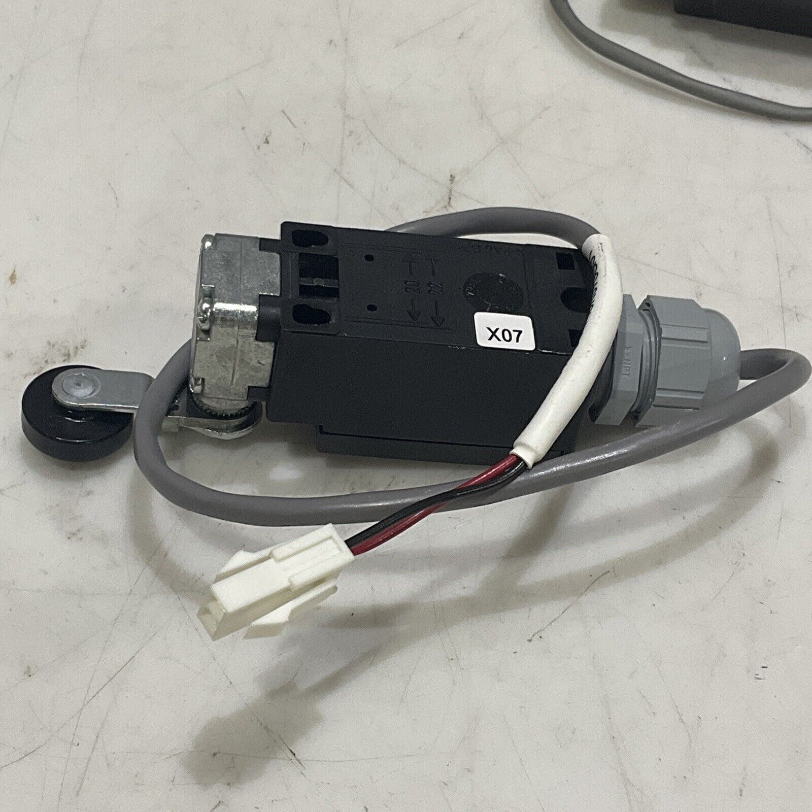 lup!n13 CROUZET 83 853 301 IEC 947-5-1 500V LIMIT SWITCH U3S – Industrial