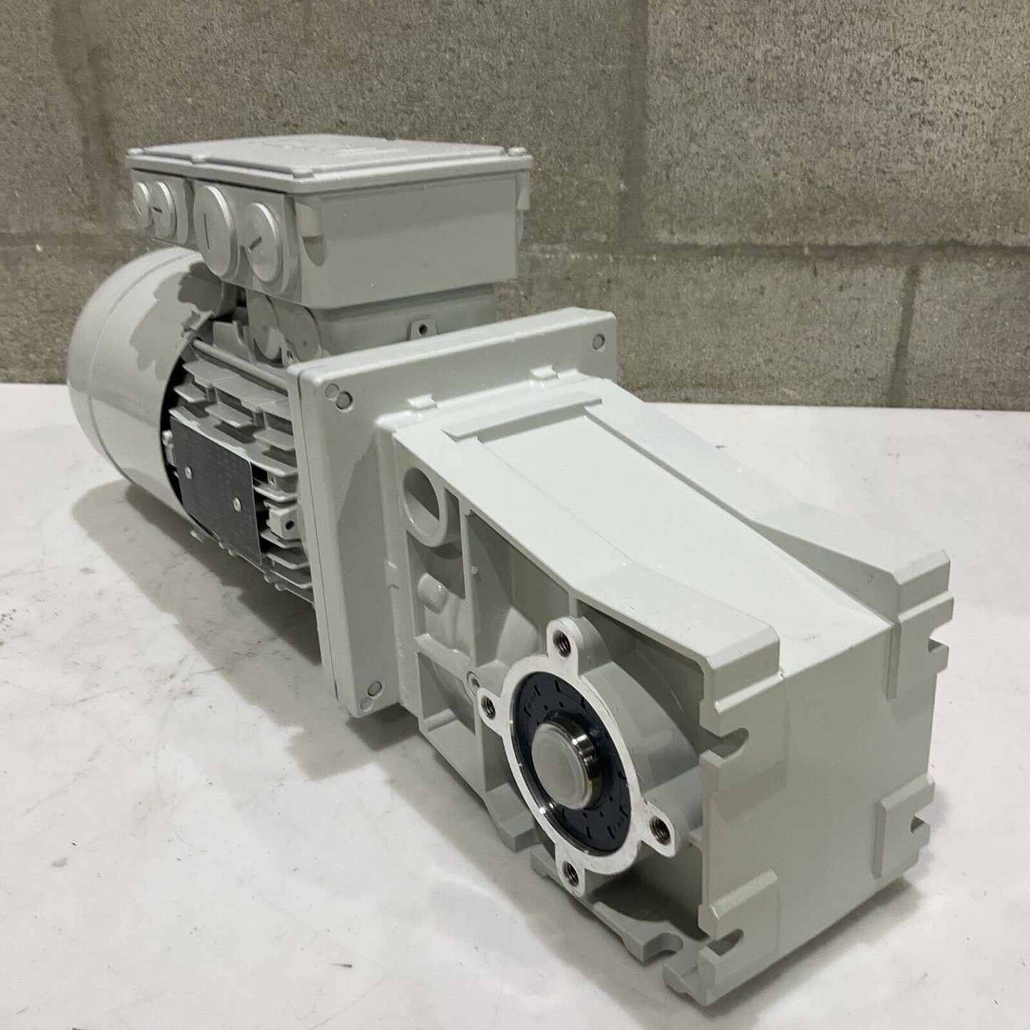 LENZE GKR04-2M HAR 080C42 MDEMABS 080-42 AC GEARBOX MOTOR 1.1KW 20MM U3S