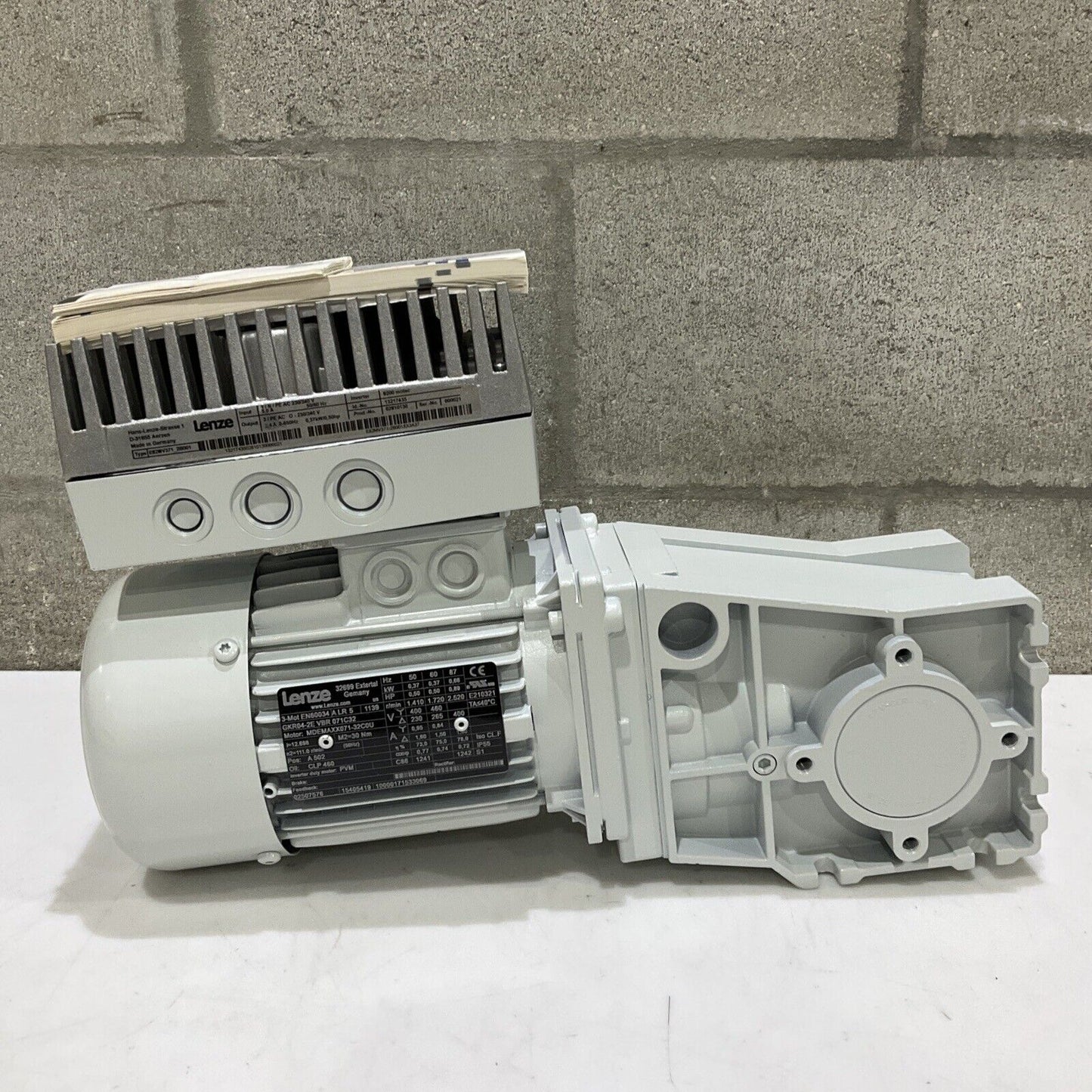 LENZE GKR04-2E VBR 071C32 MDEMAXX071-32C0U GEARBOX MOTOR U3S