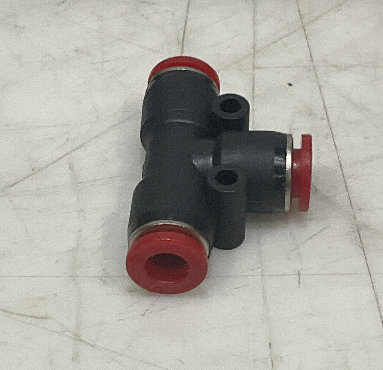 NORGREN C00600600 TEE FITTING LOT OF 51 U3S
