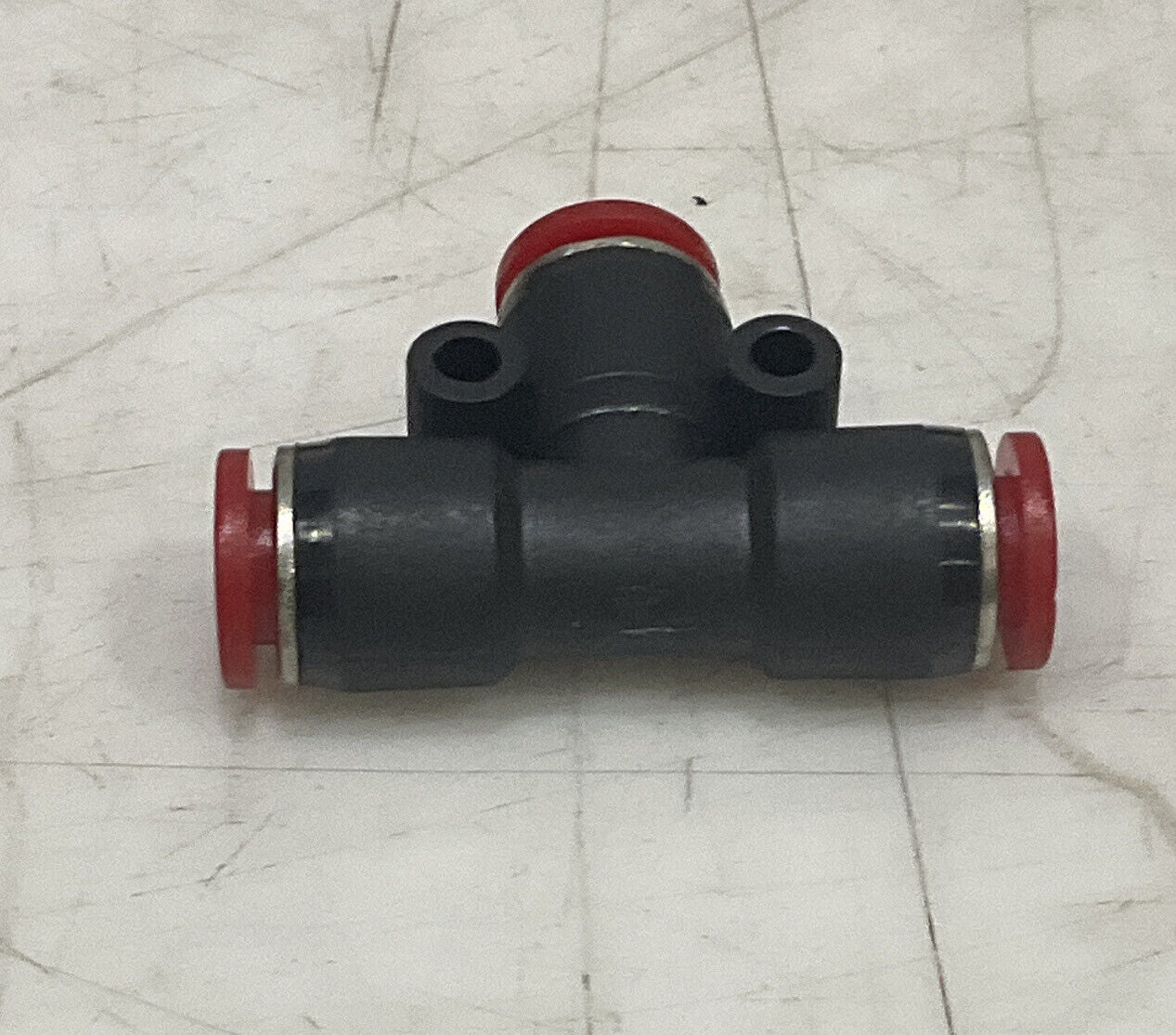 NORGREN C00600600 TEE FITTING LOT OF 51 U3S
