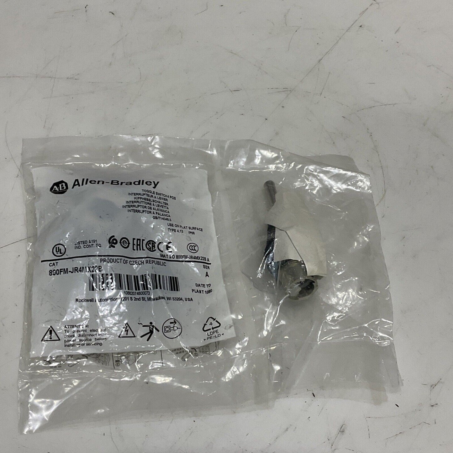 ALLEN BRADLEY 800FM-JR4MX22B MONENTARY TOGGLE SWITCH U3S