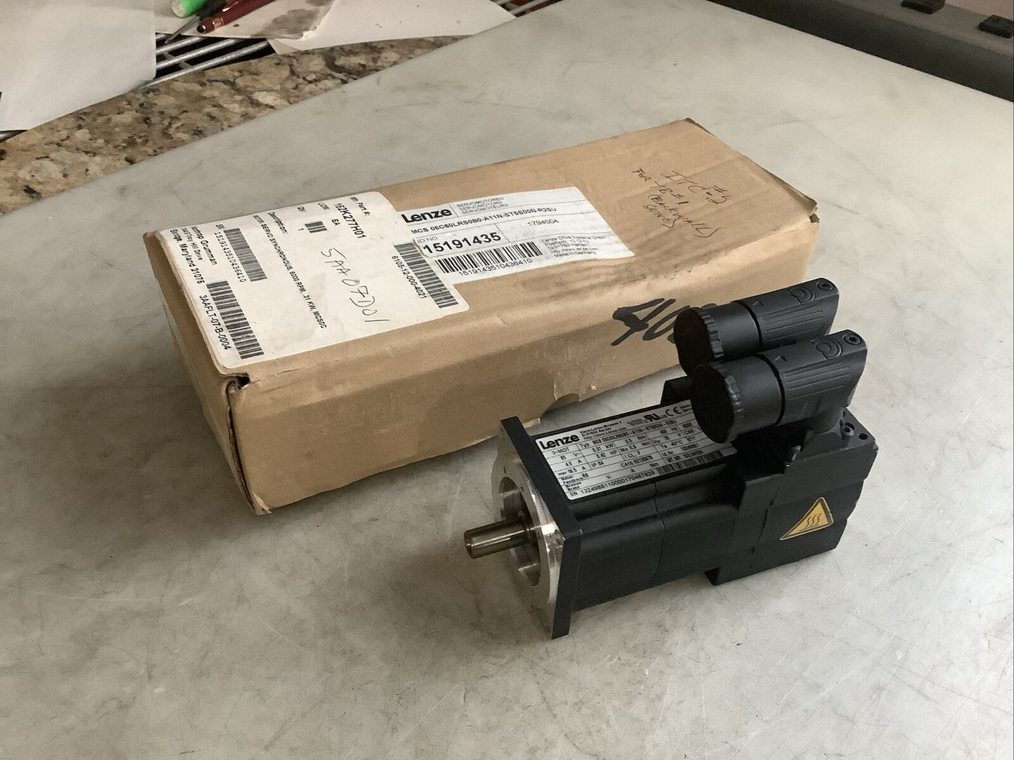 LENZE MCS 06C60LRS0B0-A11N-ST5S00N-R2SU SERVO MOTOR U3S