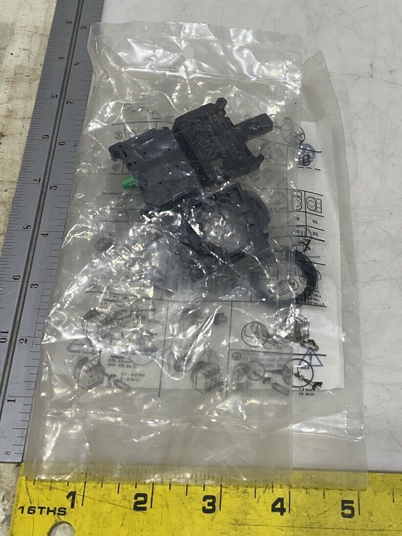 ALLEN-BRADLEY 800FP-LF3PN3GX10 GREEN SWITCH LIGHT LED PUSHBUTTON U3S