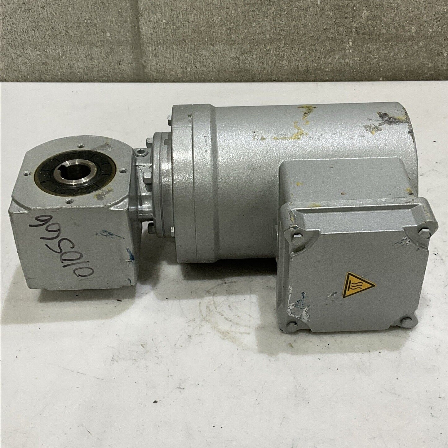 MULTIVAC 105568267 130916 WORM GEAR MOTOR 3-MOTOR 400V 50HZ U4M