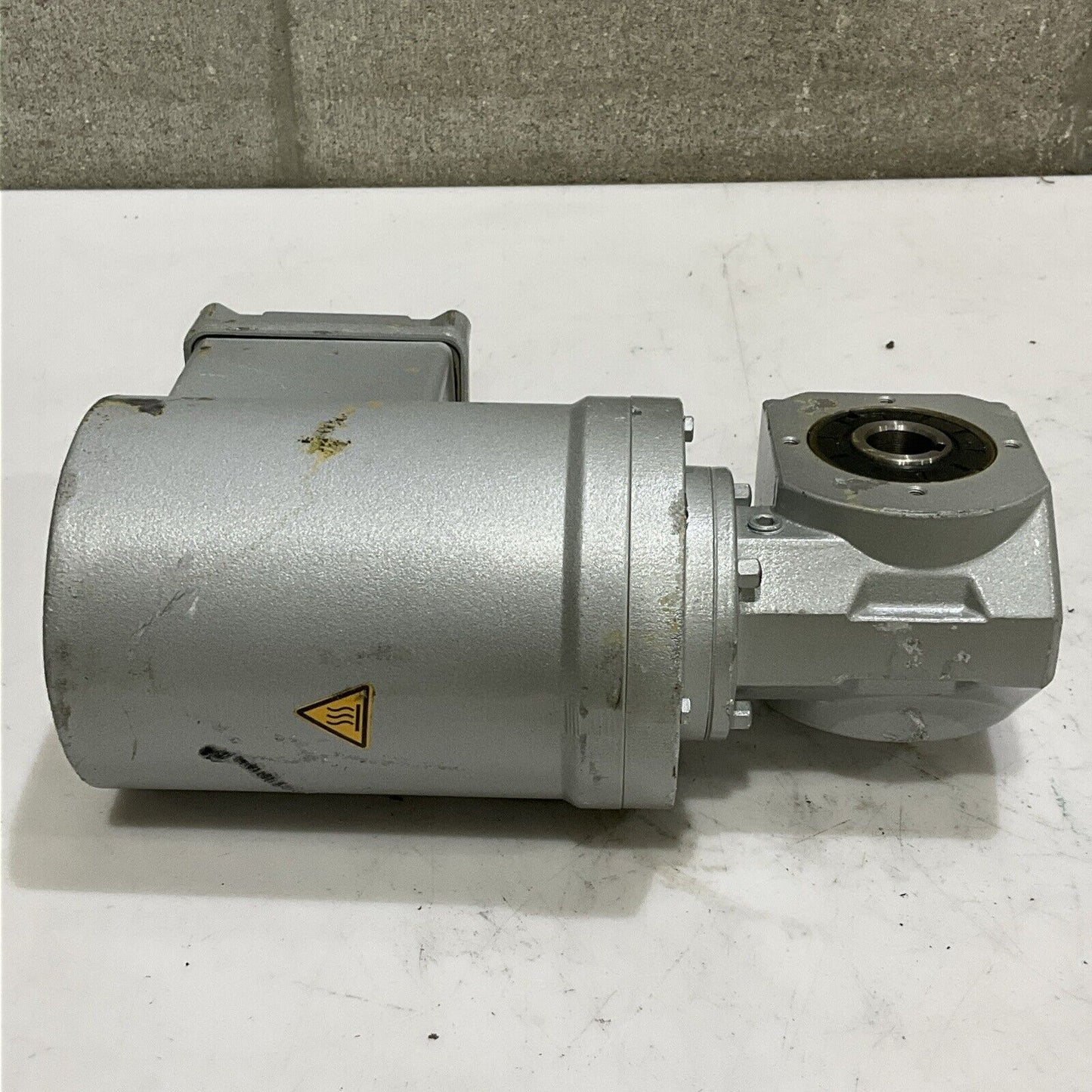 MULTIVAC 105568267 130916 WORM GEAR MOTOR 3-MOTOR 400V 50HZ U4M