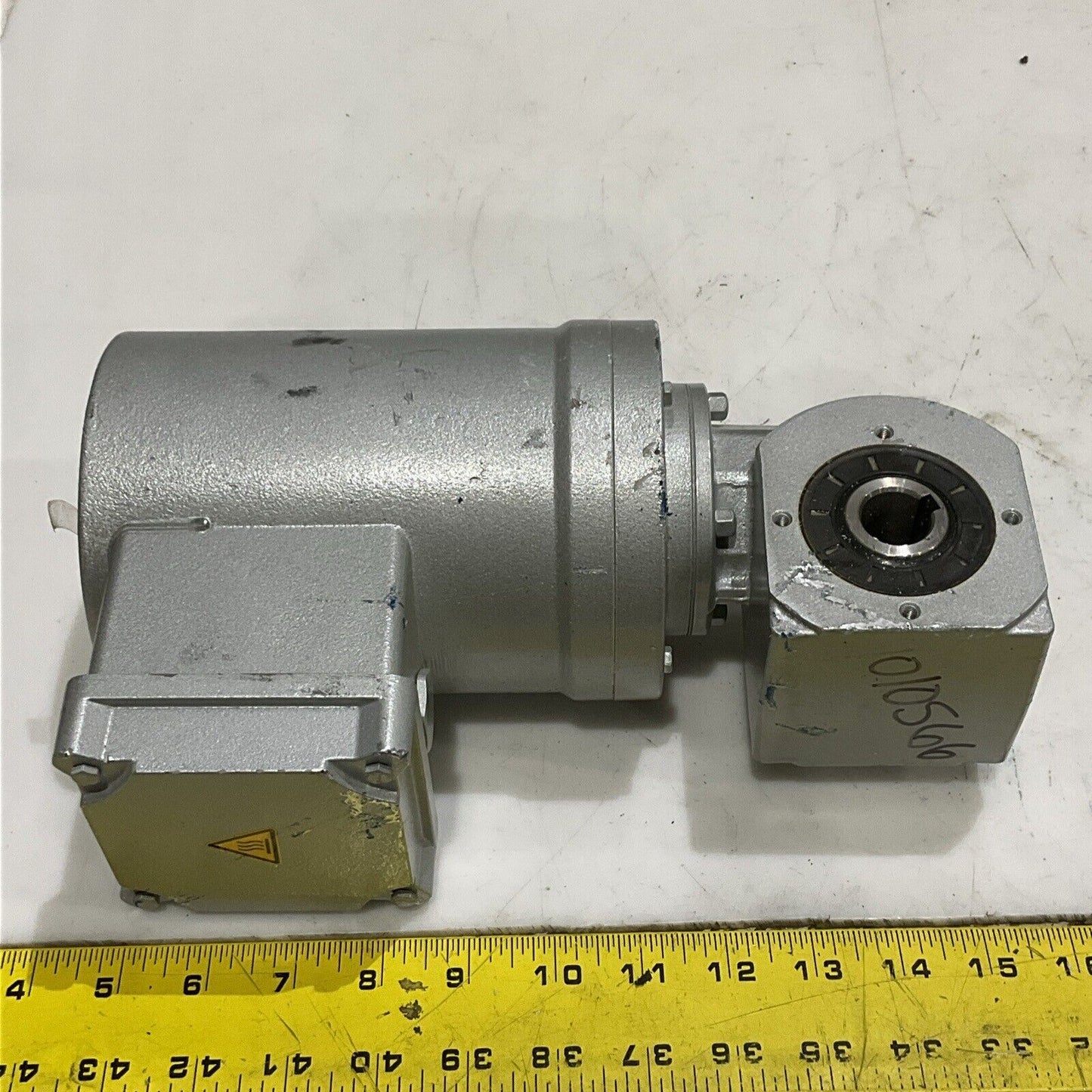 MULTIVAC 105568267 130916 WORM GEAR MOTOR 3-MOTOR 400V 50HZ U4M