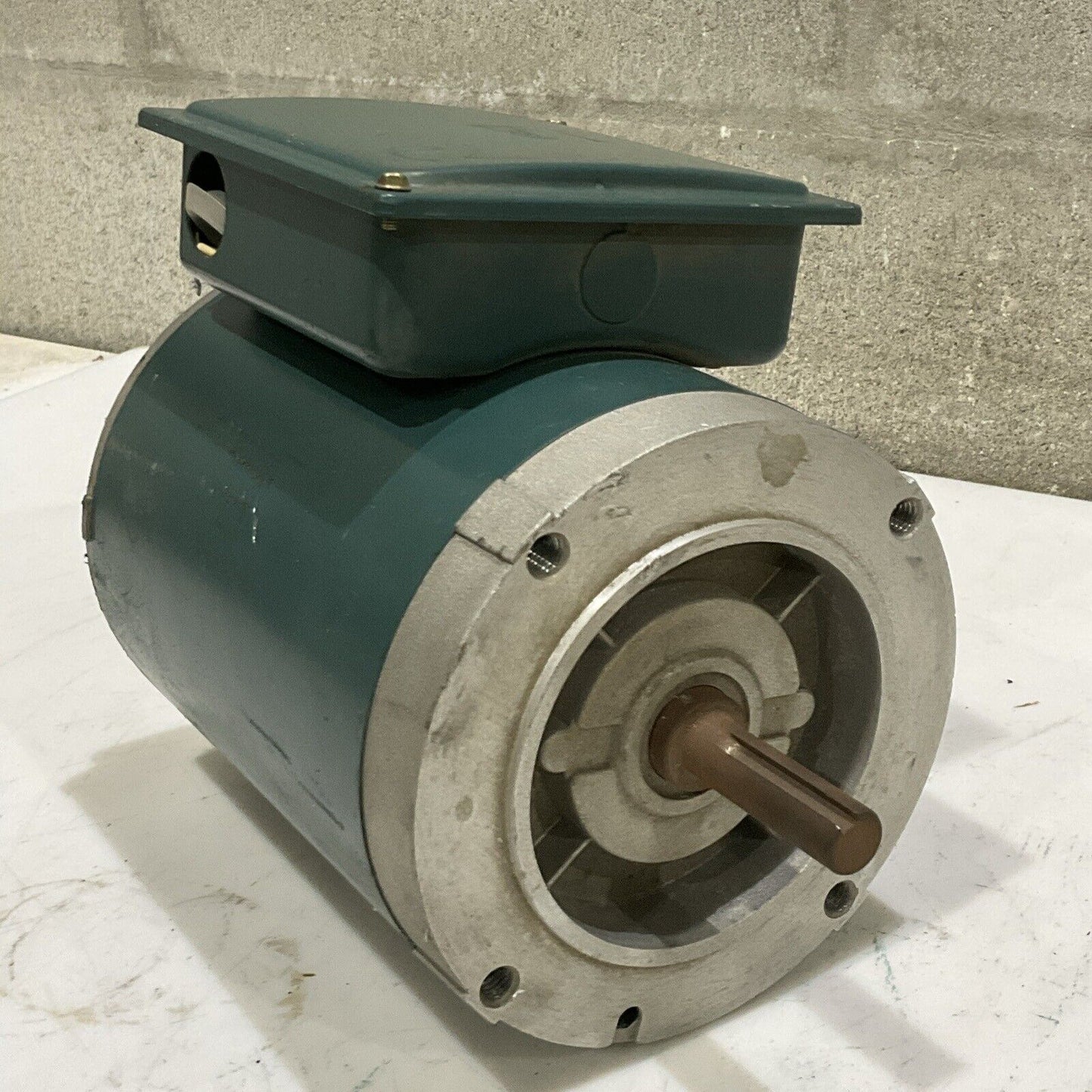 RELIANCE ELECTRIC P56X1337H EM MOTOR TYPE P 3/4 HP 208-230 V 2.2 AMP 60 HZ U4M