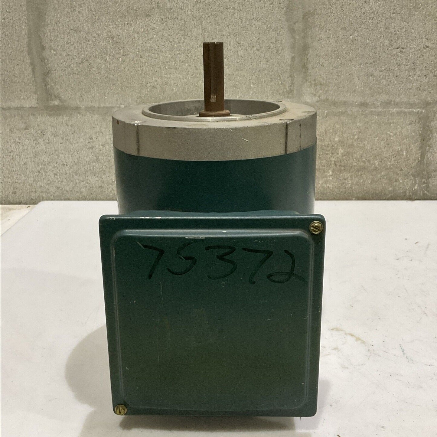 RELIANCE ELECTRIC P56X1337H EM MOTOR TYPE P 3/4 HP 208-230 V 2.2 AMP 60 HZ U4M