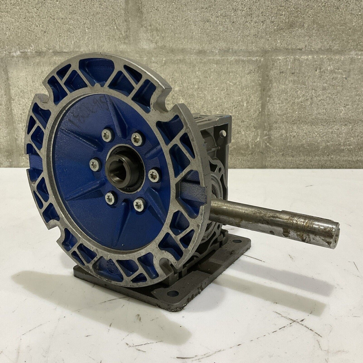 MOTOVARIO NMRV040 GEAR BOX RATIO 30 U4M