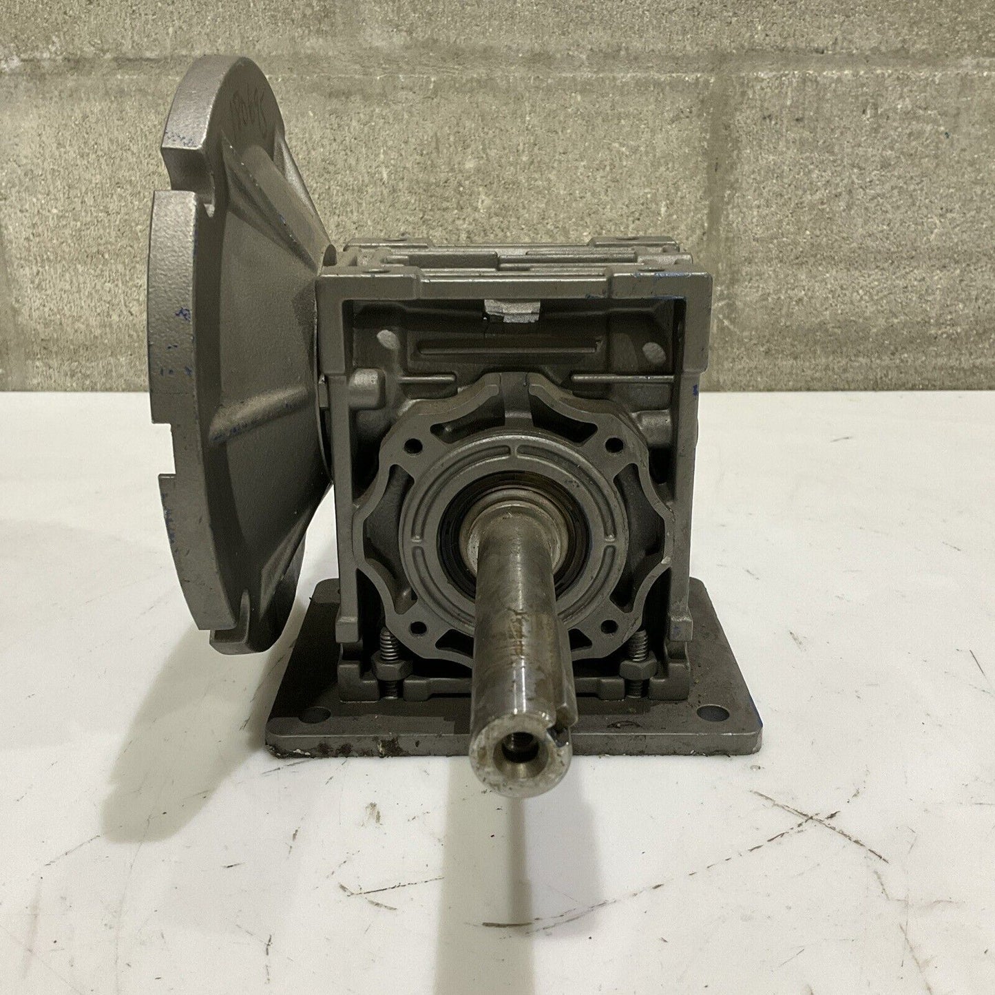 MOTOVARIO NMRV040 GEAR BOX RATIO 30 U4M