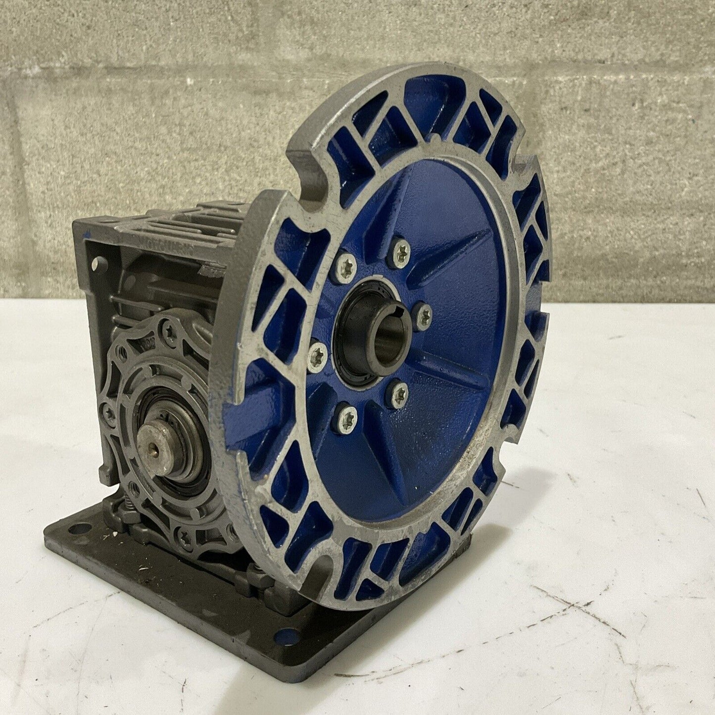 MOTOVARIO NMRV040 GEAR BOX RATIO 30 U4M