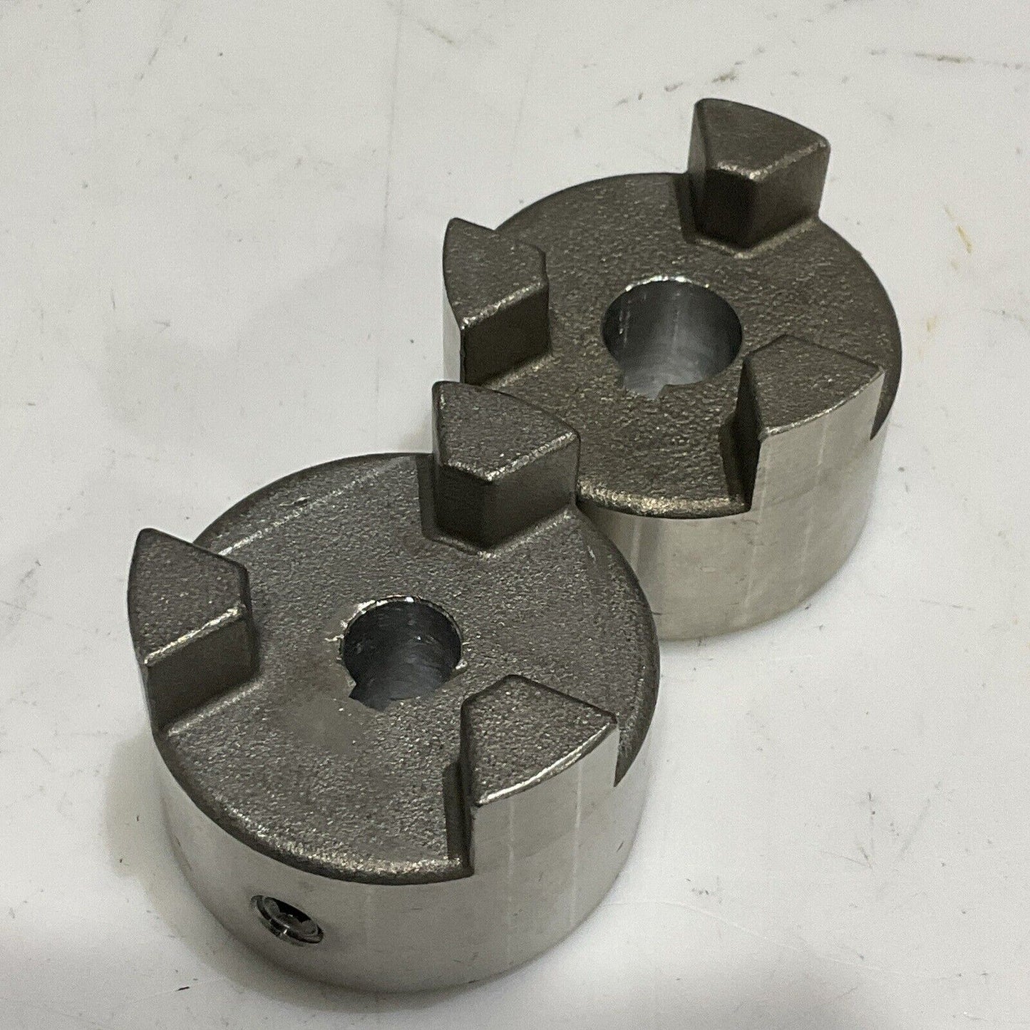 LOVEJOY SS-095 JAW COUPLING HUB 5/8 3/16 X 3/32 KW LOT OF 2 U4M