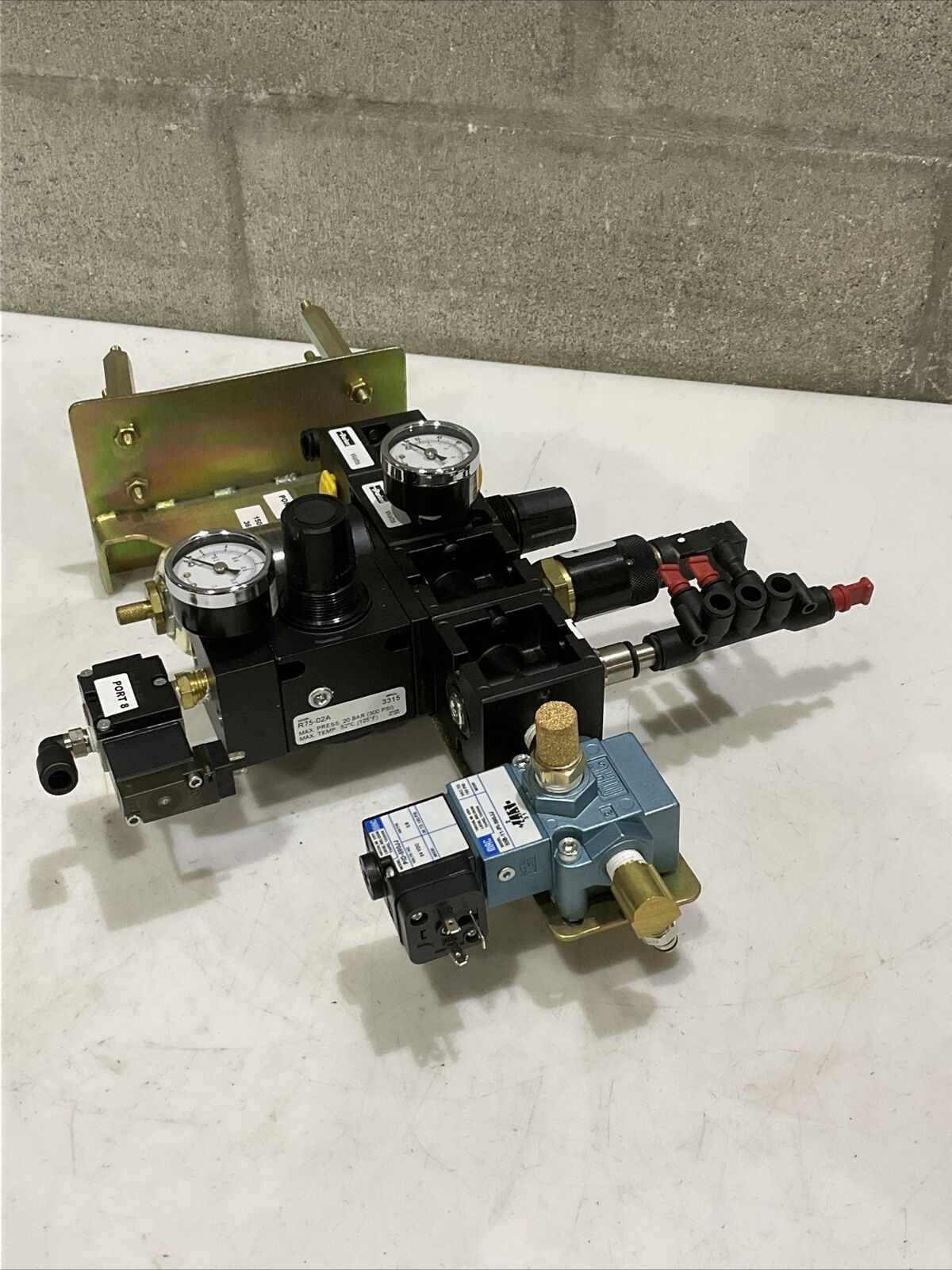 PARKER PNEUMATIC SUPPLY PANEL R75-02A PPS1-1C3-RHM PID-590JJ 55B-11-PI-590JJ U3S