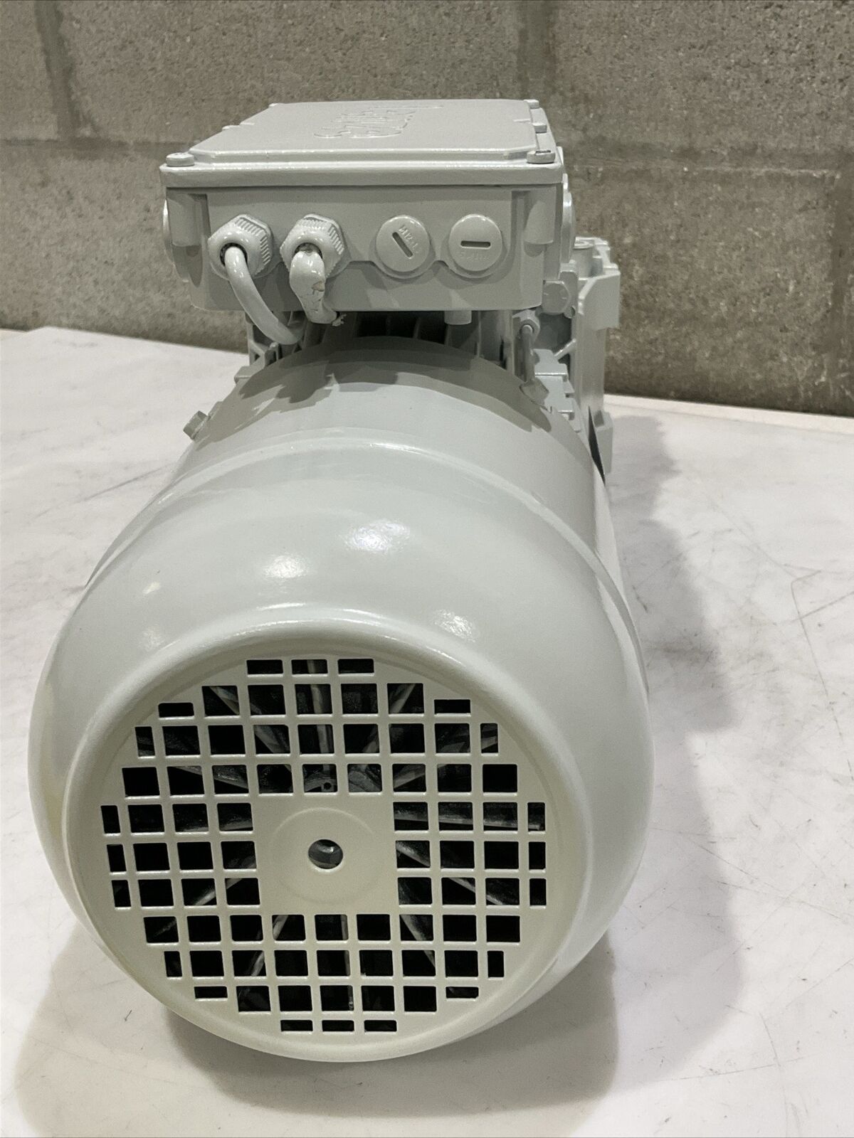 LENZE GKR04-2M HAR 080C42 MDEMABS 080-42 INDUSTRIAL MOTOR 60 HZ U3S