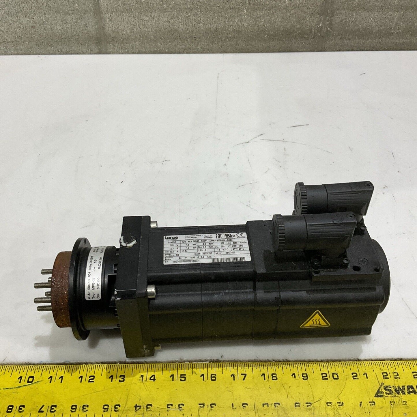 LENZE MCS 09D41-RS0P1-A14N-ST5S00N-R0SU SERVOMOTOR U4M