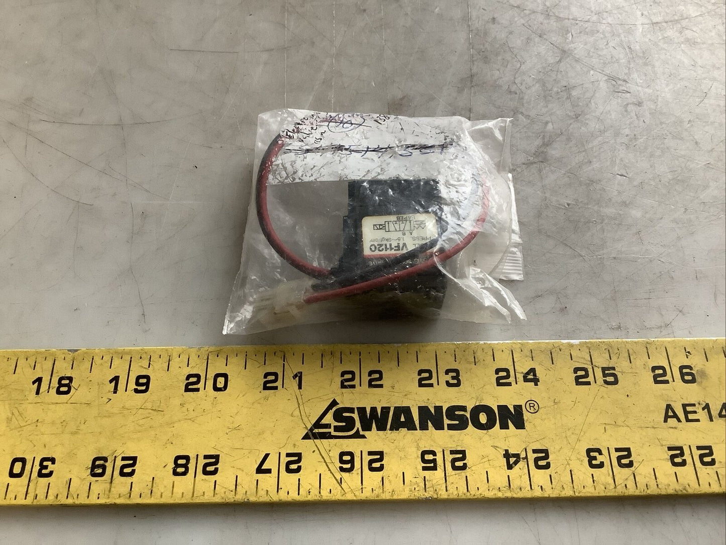 SMC VF1120 SOLENOID VALVE 21-26VDC RM6