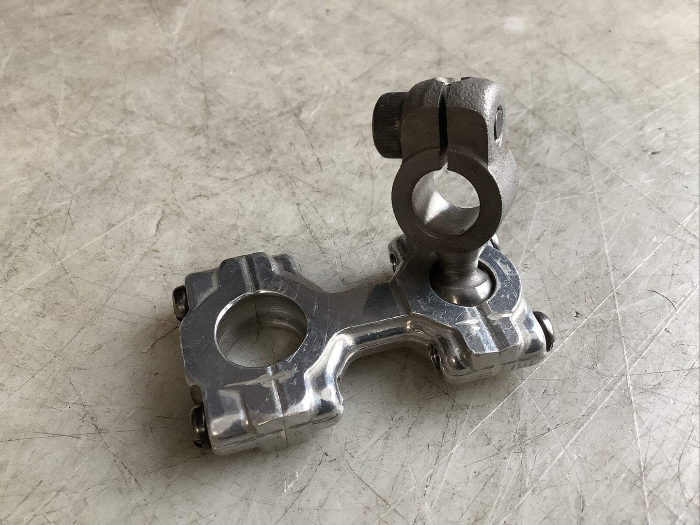 JUKI 12124954 UPPER LOOPER BALL ARM RM6