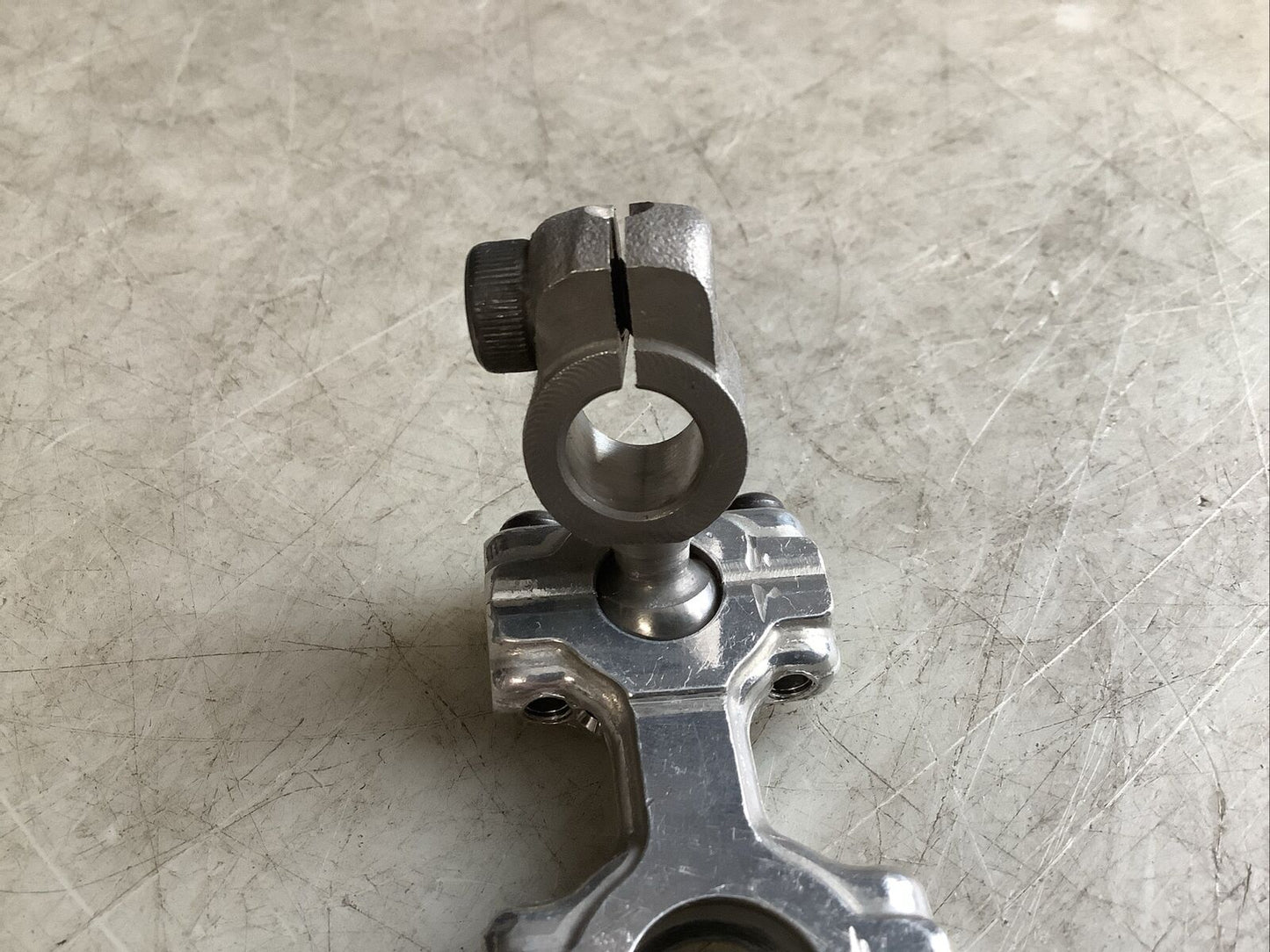 JUKI 12124954 UPPER LOOPER BALL ARM RM6