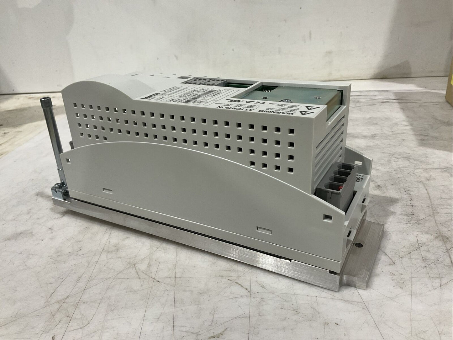 LENZE ECSCE012C4B SERVO POWER SUPPLY OUTPUT 565V/675V/12A INPUT 400V/480V/6A U3S