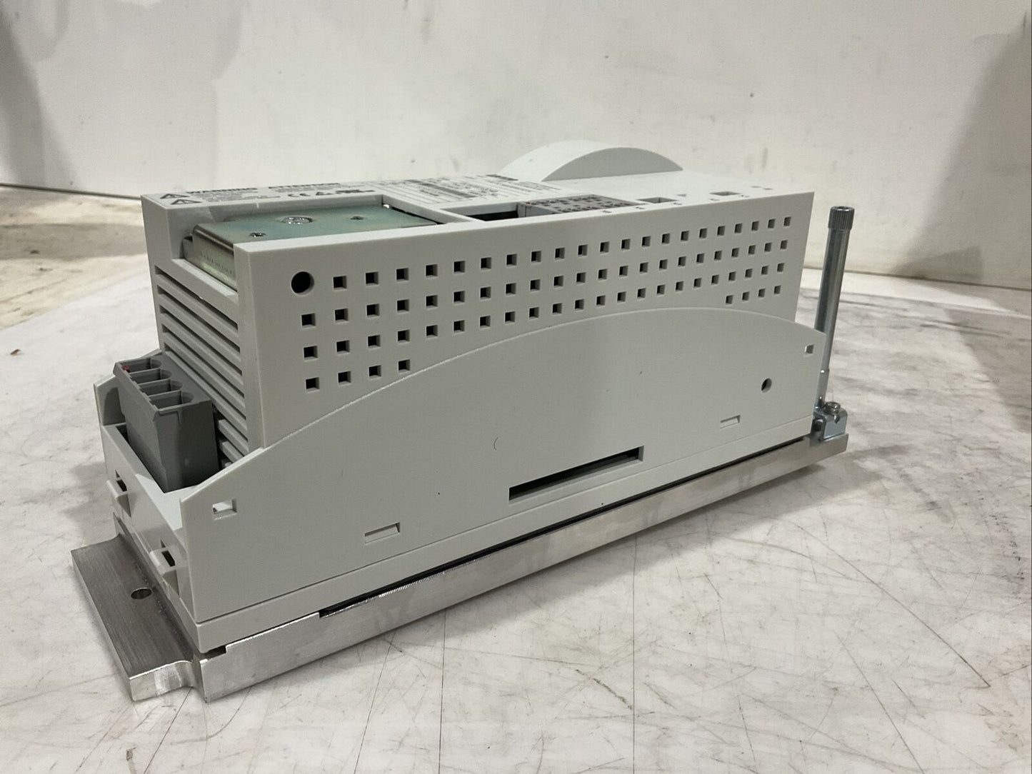 LENZE ECSCE012C4B SERVO POWER SUPPLY OUTPUT 565V/675V/12A INPUT 400V/480V/6A U3S