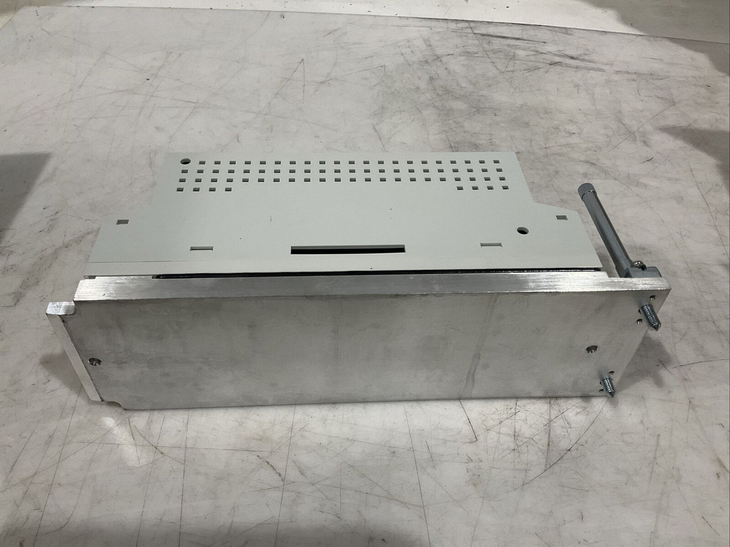 LENZE ECSCE012C4B SERVO POWER SUPPLY OUTPUT 565V/675V/12A INPUT 400V/480V/6A U3S