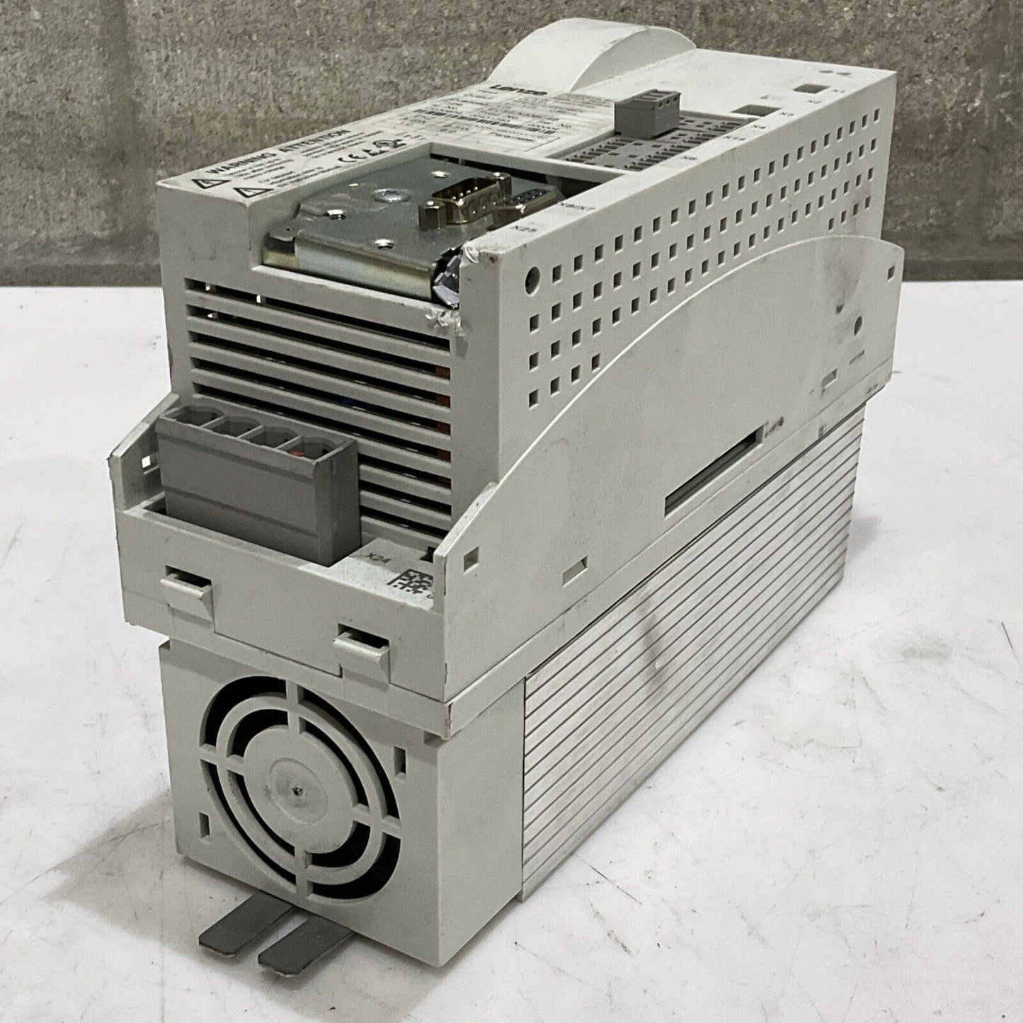 LENZE ECSEA008C4B SERVO DRIVE INVERTER U3S