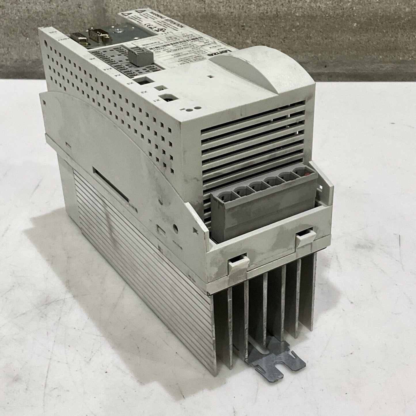 LENZE ECSEA008C4B SERVO DRIVE INVERTER U3S