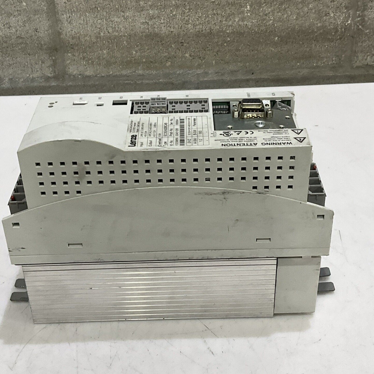 LENZE ECSEA008C4B SERVO DRIVE INVERTER U3S