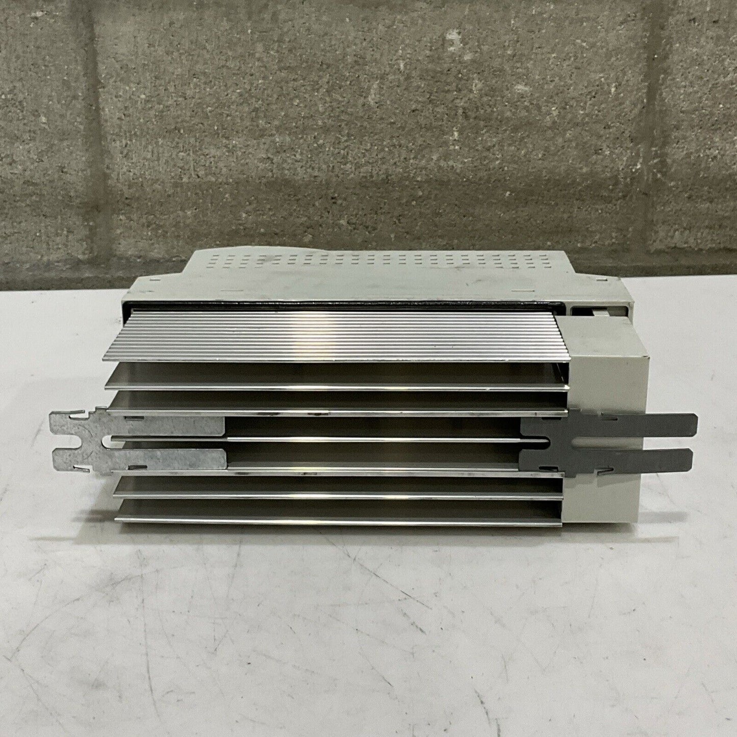 LENZE ECSEA008C4B SERVO DRIVE INVERTER U3S