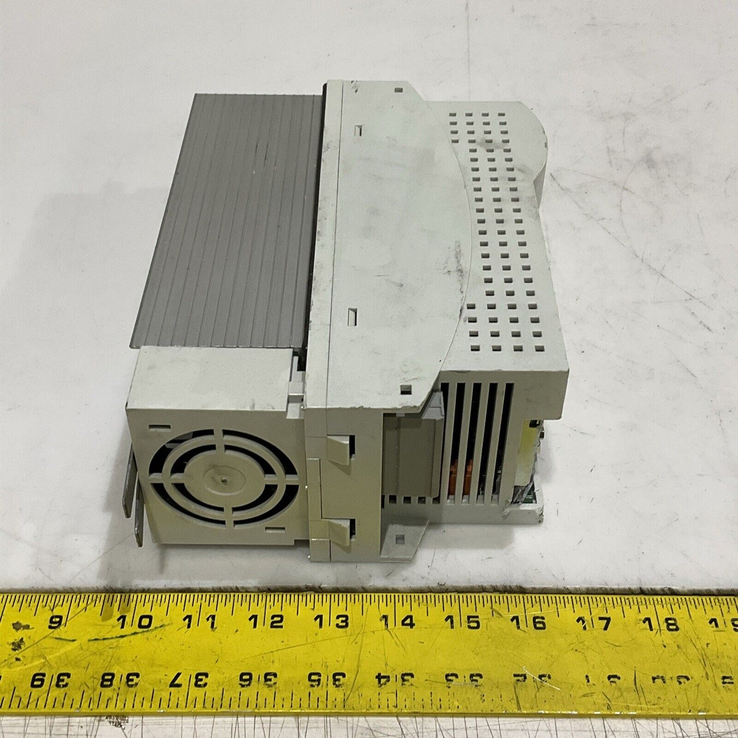 LENZE ECSEA008C4B SERVO DRIVE INVERTER U3S