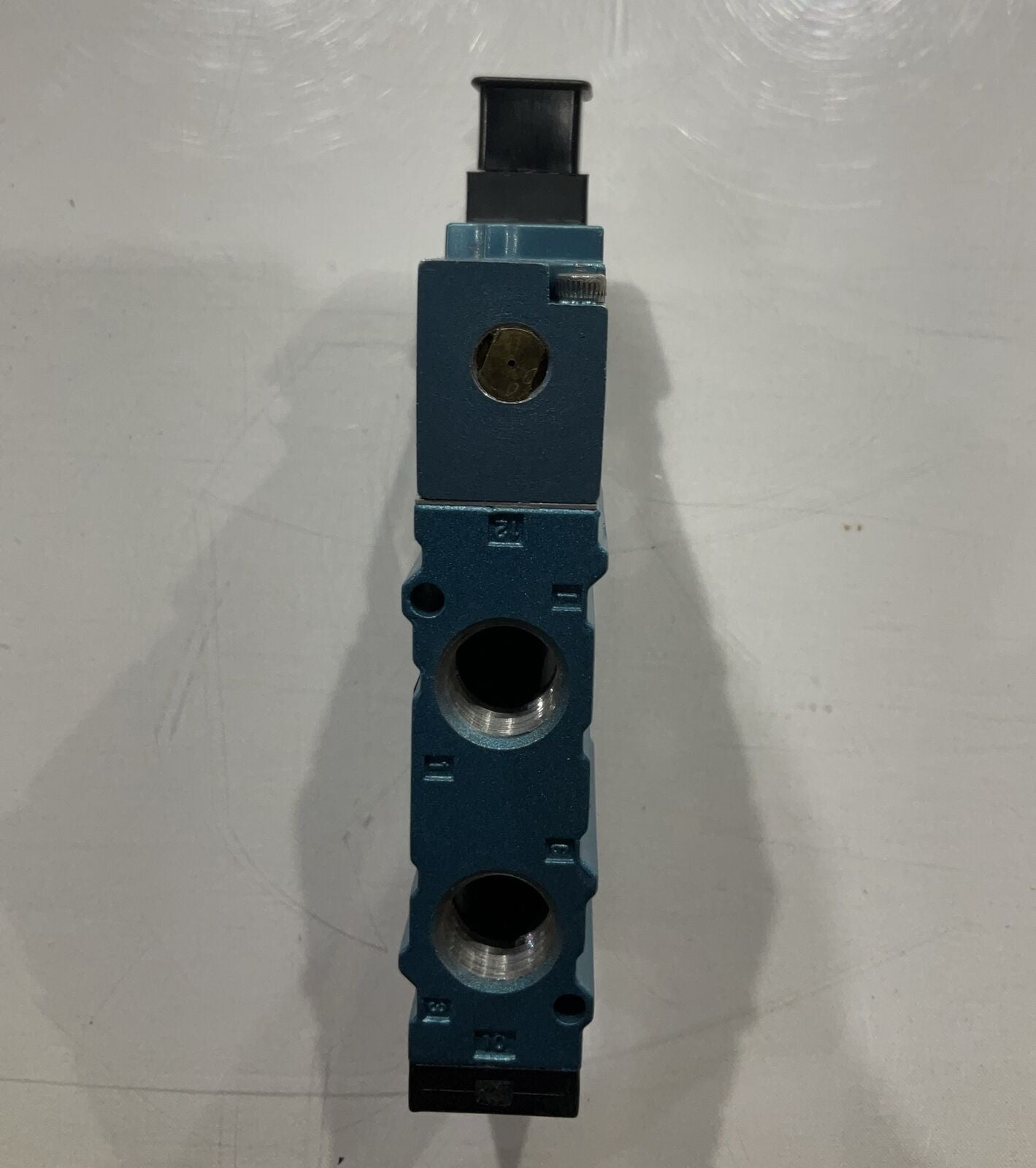 MAC 52A-11B0A-DM-DFFJ-1KJ  VALVE  PNEUMATIC SOLENOID 3 WAYS U3S