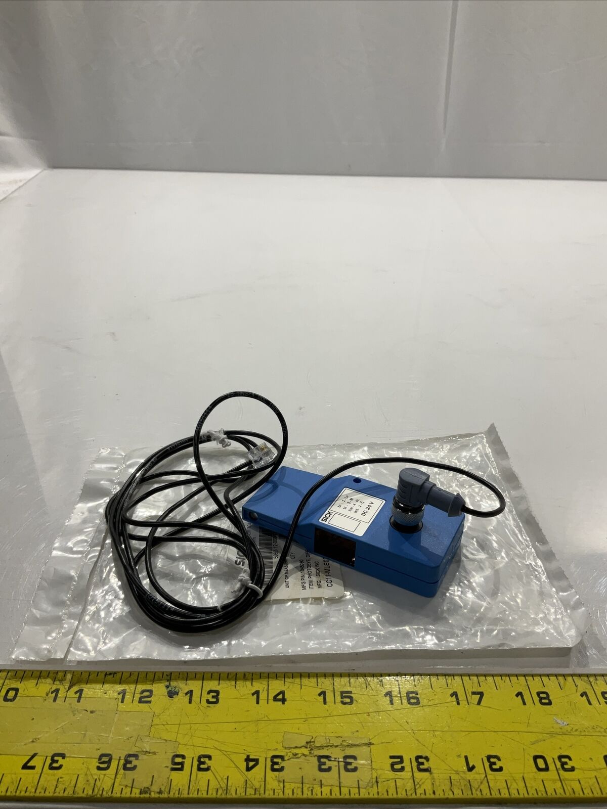 SICK  1045080  PHOTOEYE , DIFFUSE  DC24V  LOT OF 2 U3S