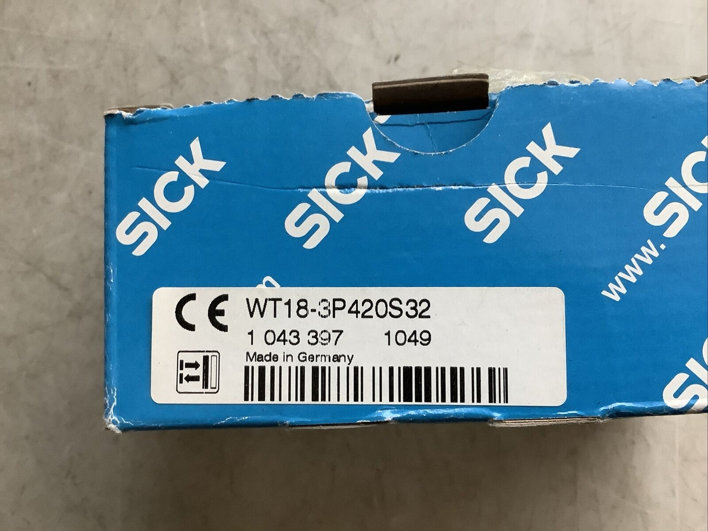 SICK WT18-3P420S32 PHOTOELECTRIC LONG RANGE PROXIMITY SENSOR 10-30V .1A U3S