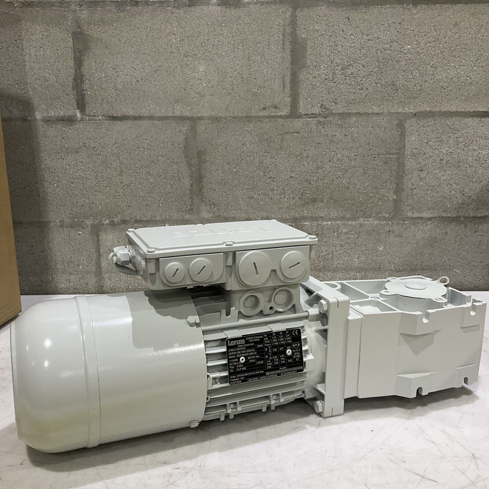 LENZE 3-MOT EN60034 GKR04-2M HAR 080C42 MDEMABS 080-42
