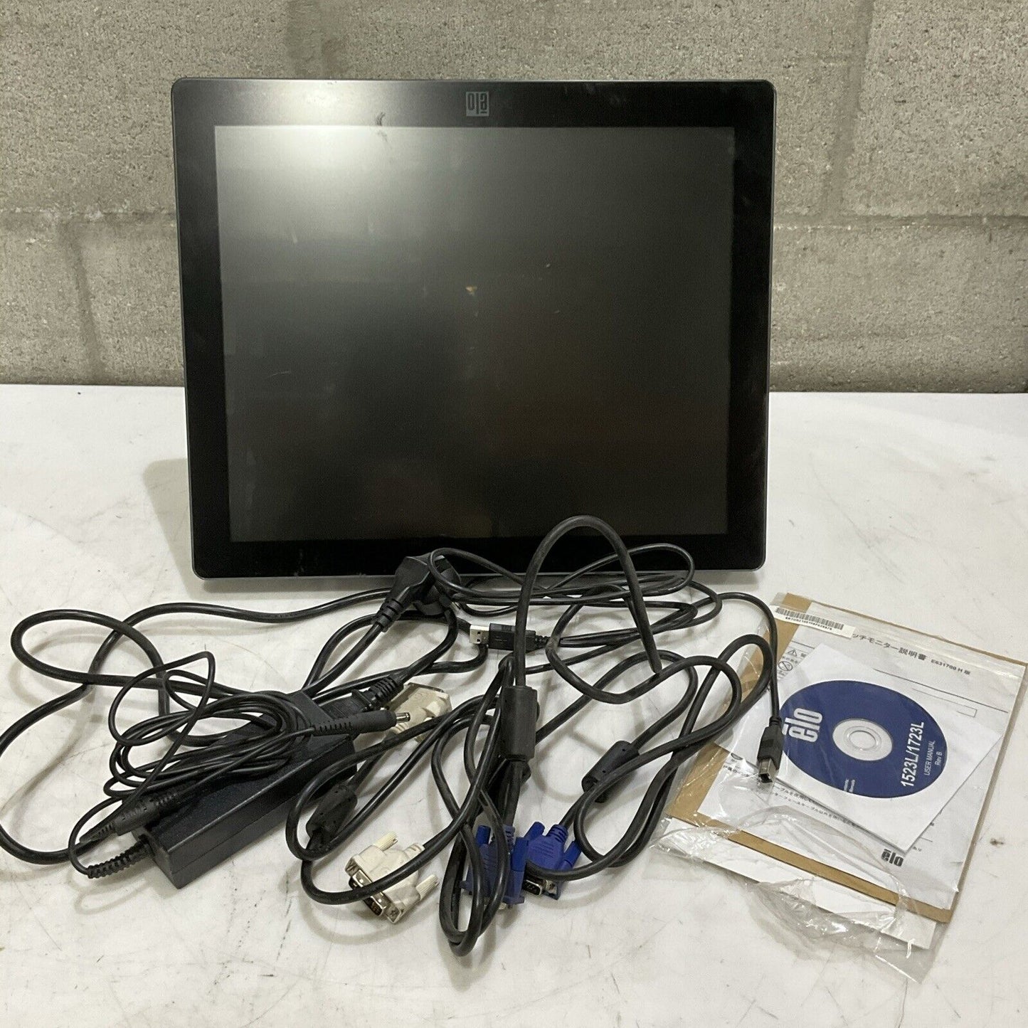 ELO TOUCH SOLUTIONS E785229 LCD TOUCH MONITOR ET1723L-8UWA-1-BL-MT-ZB-G U3S