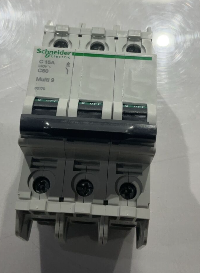 SQUARE D SCHNEIDER 60197 3P 25A CIRCUIT BREAKER 240V U3S