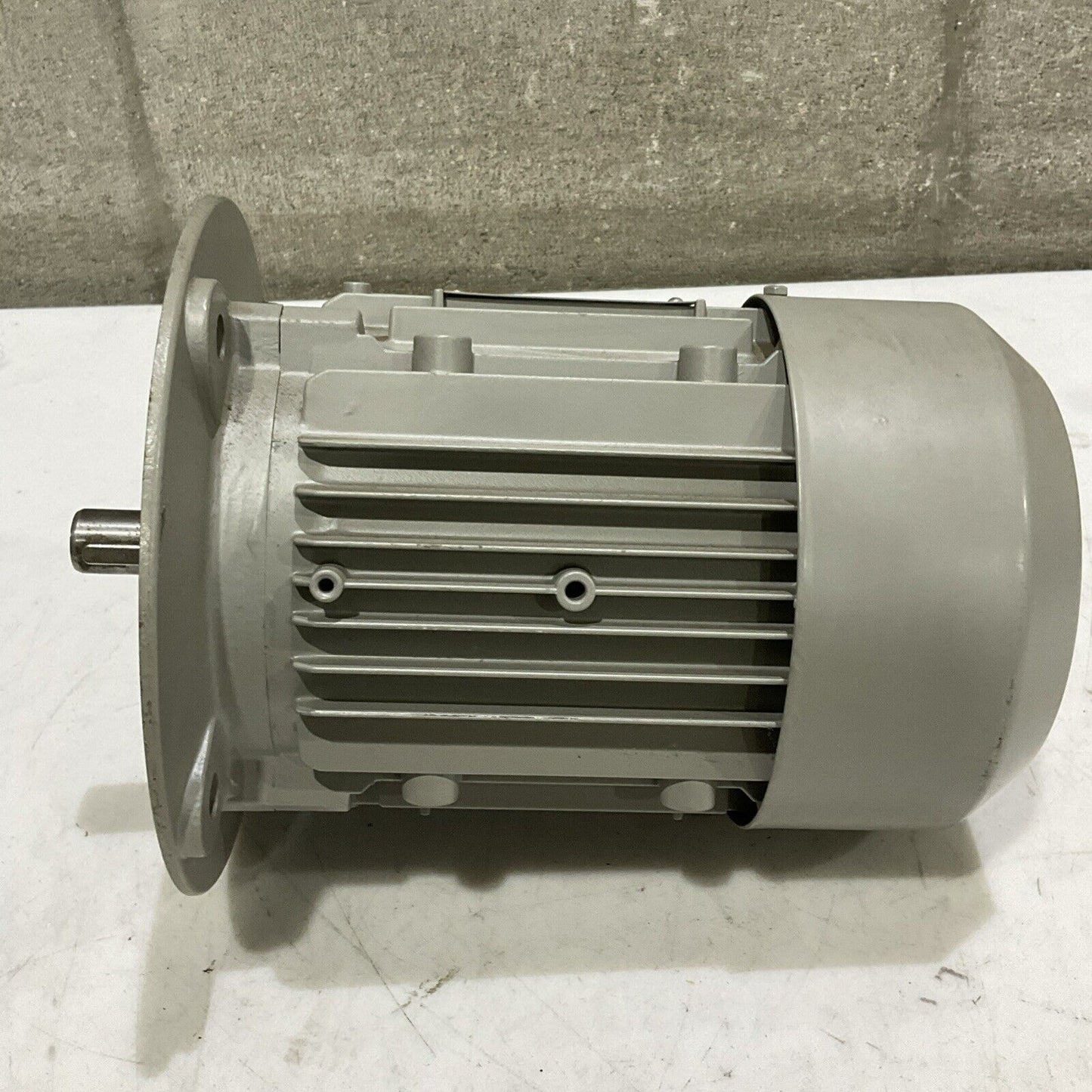 SIEMENS 3~MOT 1LA7080-6AA11 MOTOR 230/400V 50HZ 460V U3S