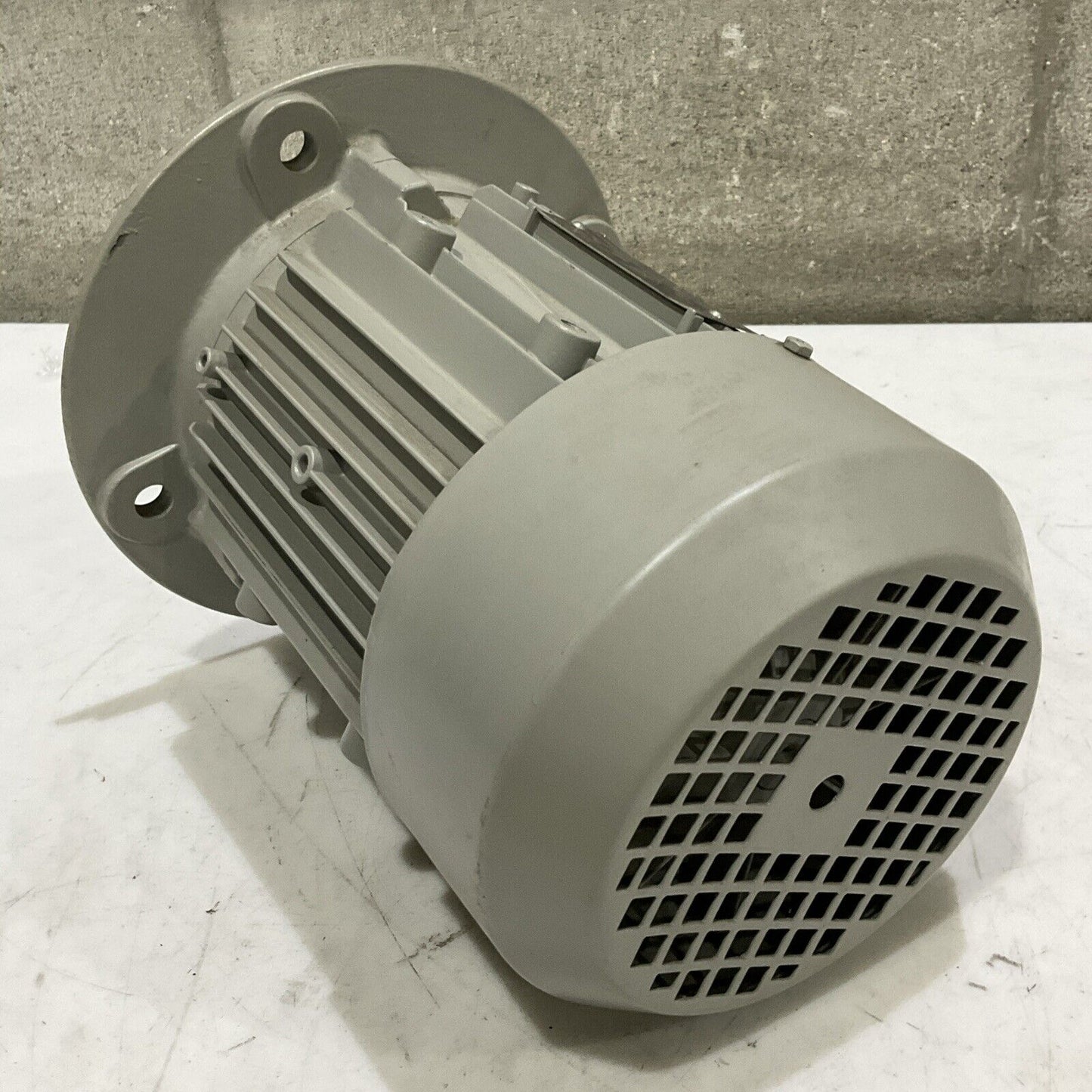 SIEMENS 3~MOT 1LA7080-6AA11 MOTOR 230/400V 50HZ 460V U3S