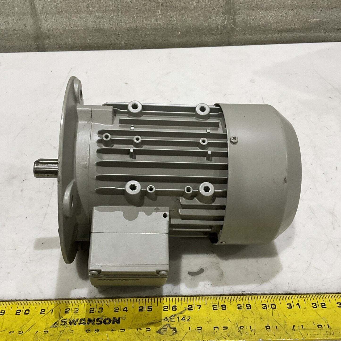 SIEMENS 3~MOT 1LA7080-6AA11 MOTOR 230/400V 50HZ 460V U3S