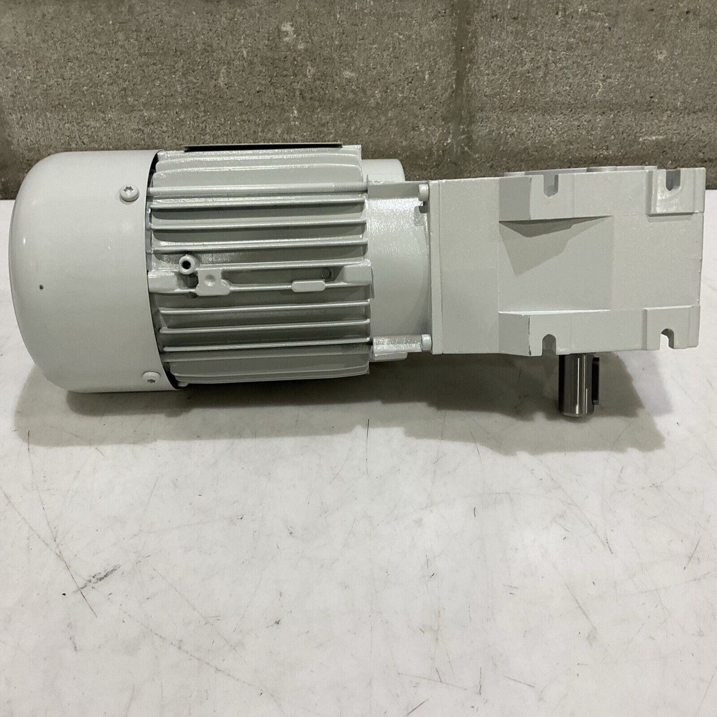 LENZE 3-MOT EN60034 GKR03-2M VBR 071C32 MDEMAXX 071-32 GEAR MOTOR 50/60 HZ U3S