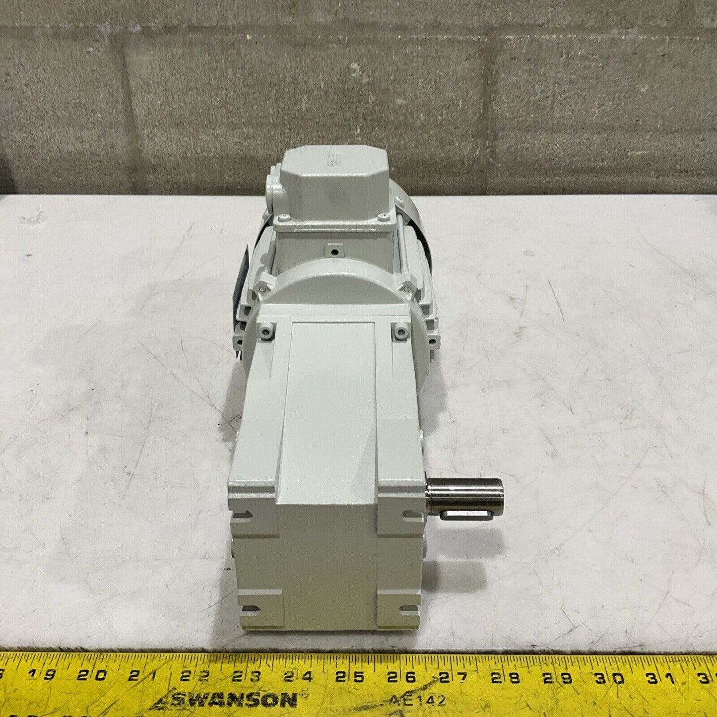 LENZE 3-MOT EN60034 GKR03-2M VBR 071C32 MDEMAXX 071-32 GEAR MOTOR 50/60 HZ U3S