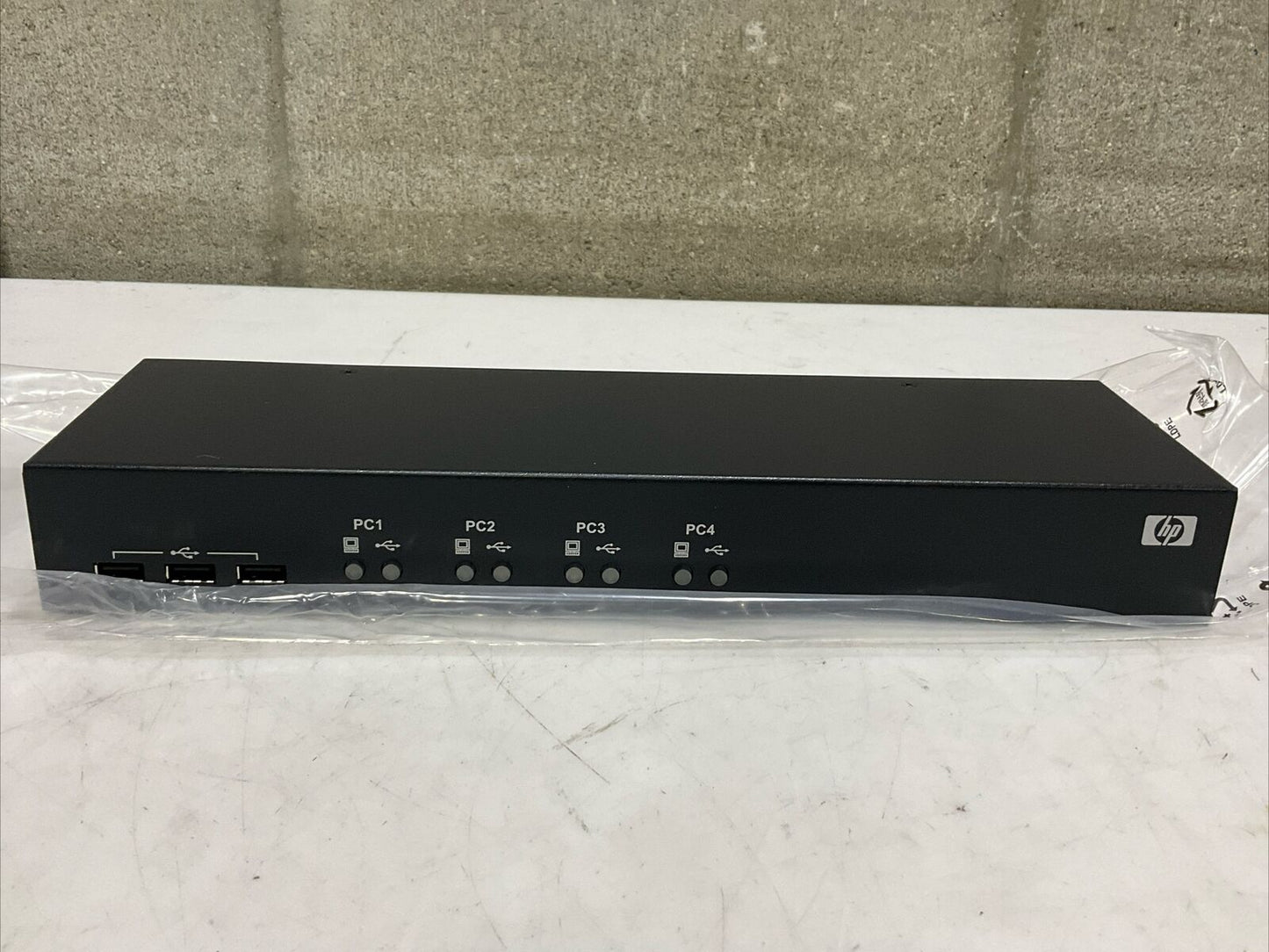 HEWLETT PACKARD 438612-001 KVM CONSOLE SWITCH KIT HP 1X4 USB/PS2 U3S