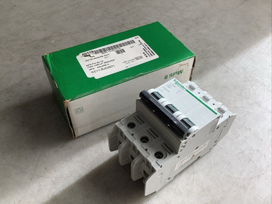 SCHNEIDER ELECTRIC 60179 MINI CIRCUIT BREAKER 3P 15A 240V MULTI 9 U3S