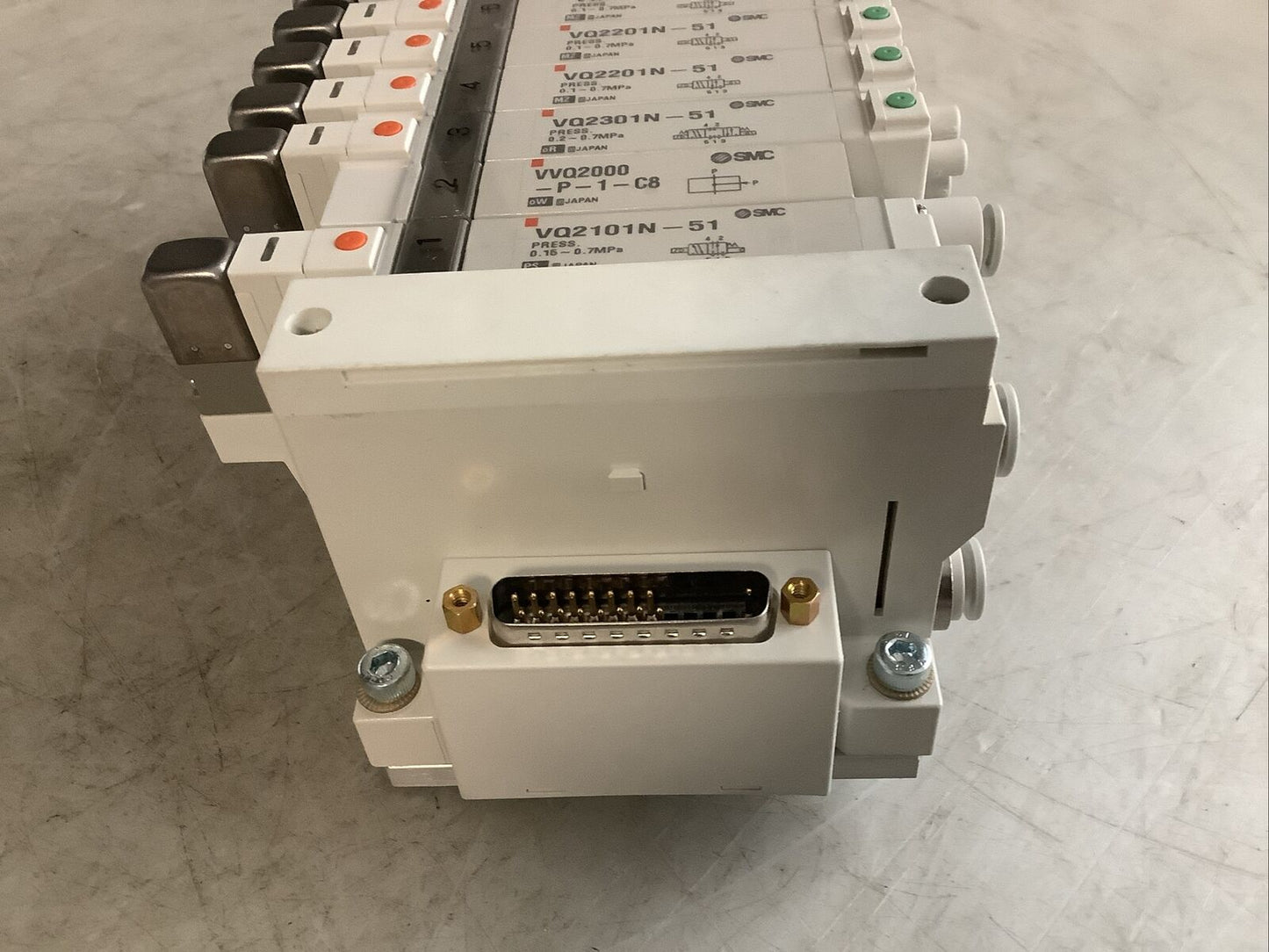 SMC VV5Q21-08-DAN00 MANIFOLD 8 STATION U3S