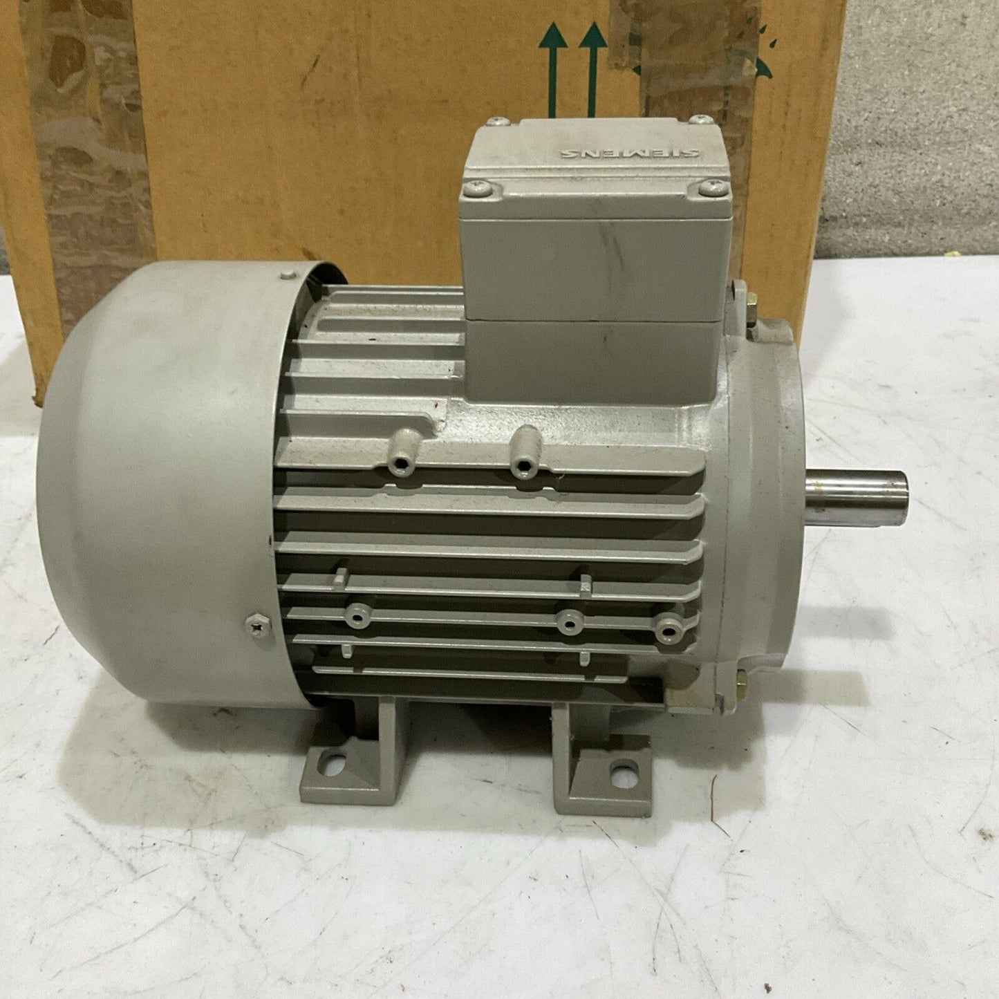 SIEMENS 3~MOT 1LA70832AA17 MOTOR 50HZ 230/400V 1.10KW 2845 RPM U3S