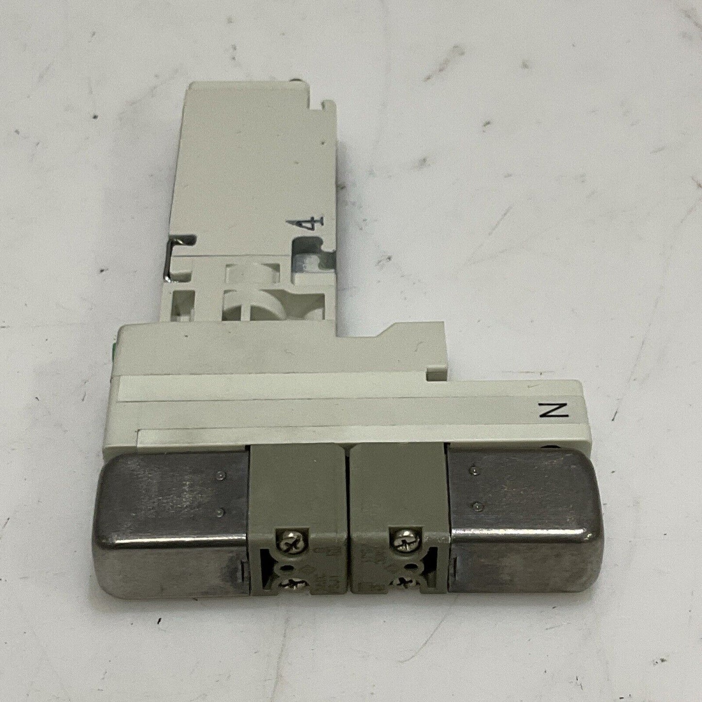 SMC VQ1401N-51 MANIFOLD VALVE 3 POSITION PLUG-IN LOT OF 2 U3S