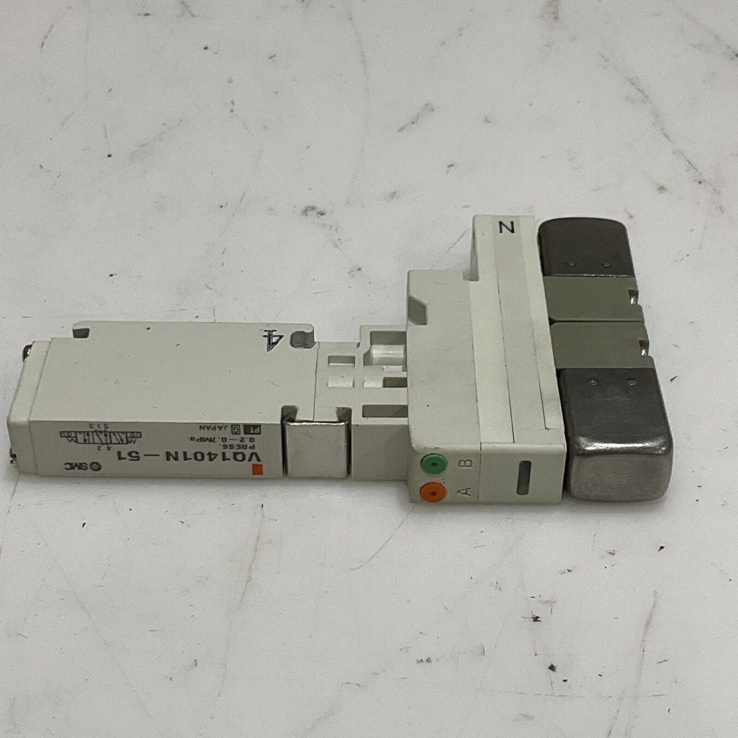 SMC VQ1401N-51 MANIFOLD VALVE 3 POSITION PLUG-IN LOT OF 2 U3S