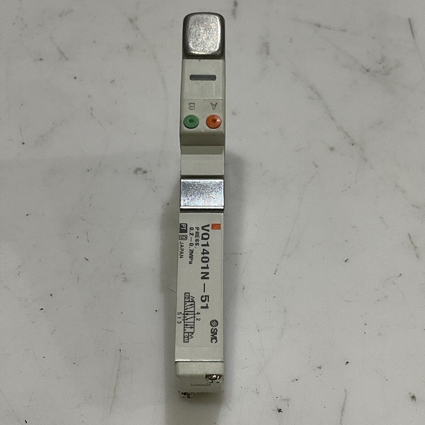 SMC VQ1401N-51 MANIFOLD VALVE 3 POSITION PLUG-IN LOT OF 2 U3S