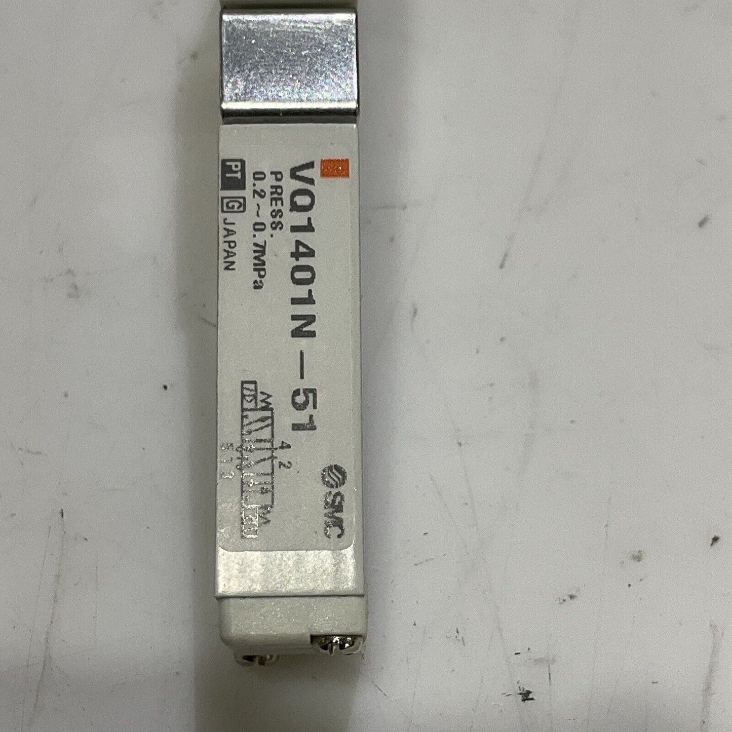 SMC VQ1401N-51 MANIFOLD VALVE 3 POSITION PLUG-IN LOT OF 2 U3S